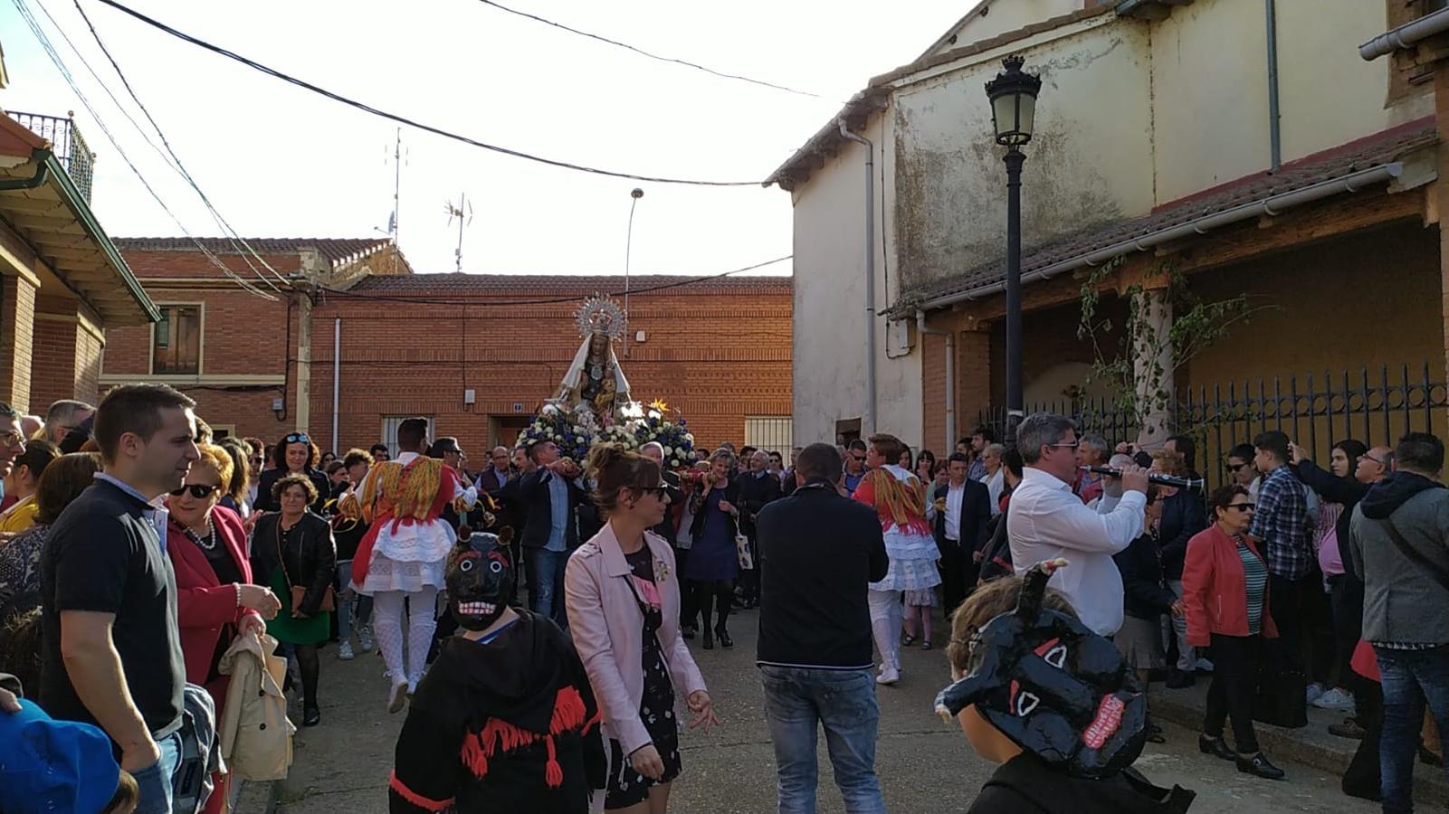 Fotos: La Virgen del Arrabal por las calles de Laguna de Negrillos