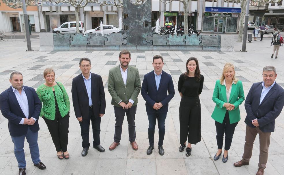 Los cuatro senadores (izquierda) y los cuatro senadores electos por la provincia de León. 