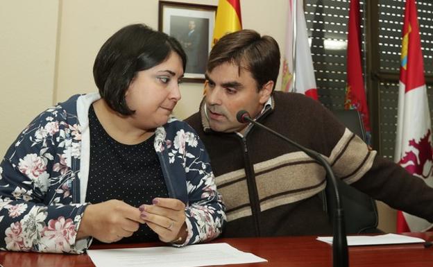 La concejala de IU, Susana Vila, junto al alcalde Sergio Álvarez, en una imagen de archivo.