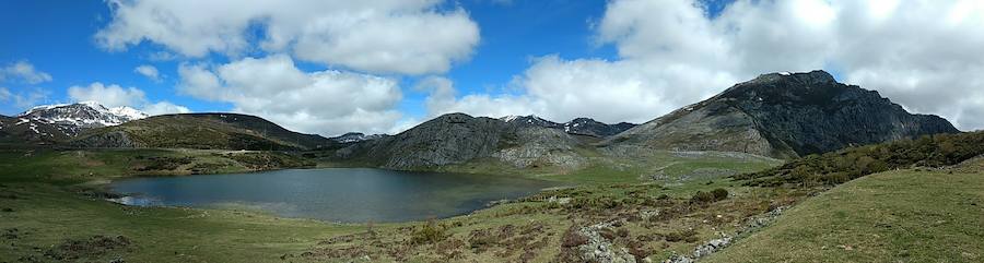 En el triángulo formado entre Isoba, Puebla de Lillo y Cofiñal, el Lago de Isoba y sus cascadas ofrecen un paisaje increíble formado por un antiguo glaciar