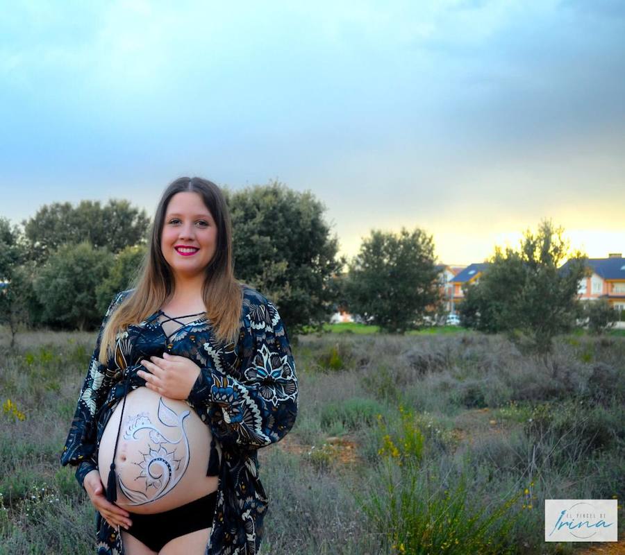 Un embarazo es un momento único e irrepetible que muchas mujeres quieren inmortalizar con un bonito recuerdo. 'El pincel de Irina', en las manos de la propia Irina, abre esa opción gracias a su creatividad y su nueva forma de ver este tipo de fotografías.