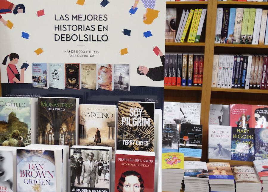 Un mundo mágico se abre al cruzar la puerta de la Librería Pastor (Santo Domingo). Allí, en sus estantes se amontonan, cientos, miles de libros esperando a ser descubiertos. 