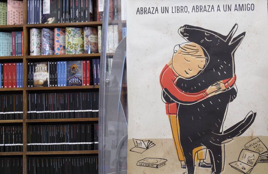 Un mundo mágico se abre al cruzar la puerta de la Librería Pastor (Santo Domingo). Allí, en sus estantes se amontonan, cientos, miles de libros esperando a ser descubiertos. 