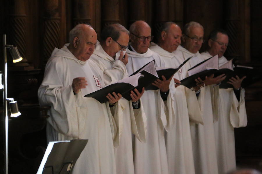 Fotos: El canto de Vísperas vuelve a Sandoval