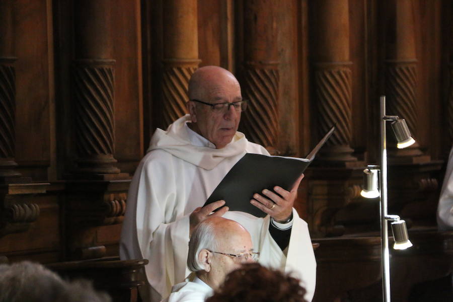 Fotos: El canto de Vísperas vuelve a Sandoval