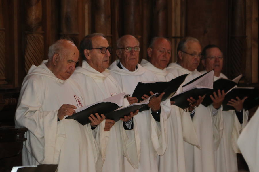 Fotos: El canto de Vísperas vuelve a Sandoval