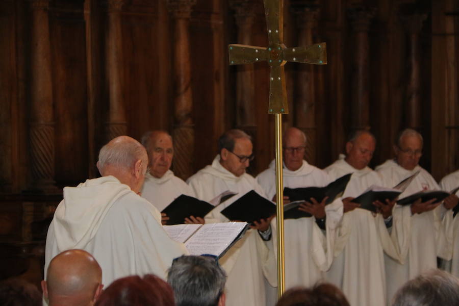 Fotos: El canto de Vísperas vuelve a Sandoval