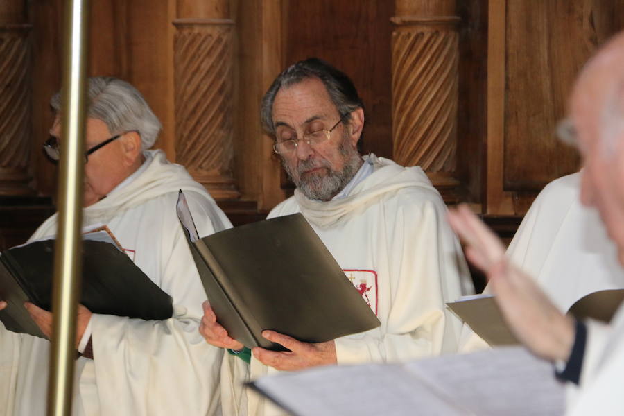 Fotos: El canto de Vísperas vuelve a Sandoval