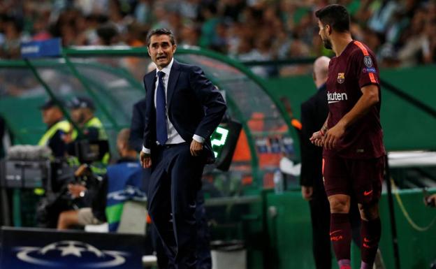 Valverde y Luis Suárez en un partido de Champions League 