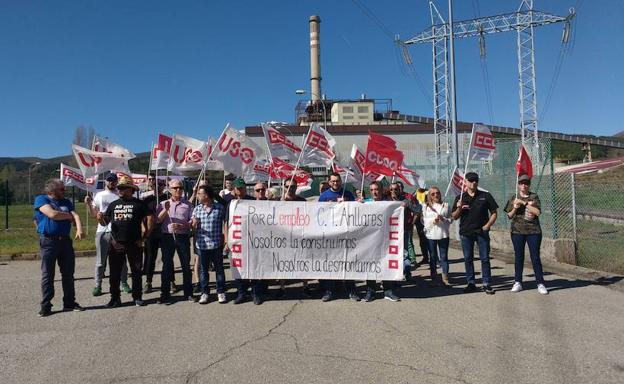 Concentración de los trabajadores de Masa Galicia ante la central térmica de Anllares.