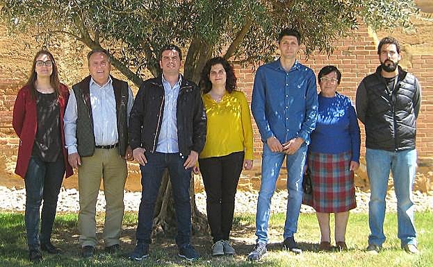 Imagen de los candidatos por el PP en la localidad de Toral de los Guzmanes.