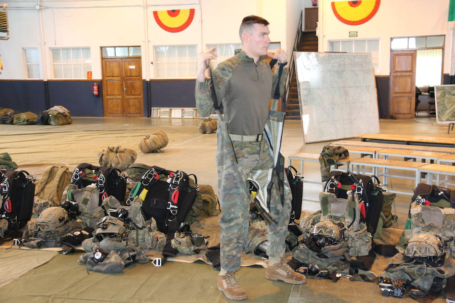 La Brigada Paracaidista lleva la pauta del ejercicio Lone Paratrooper 2019, en el que los paracaidistas de élite de España, Francia, Italia, EE.UU, Portugal, Holanda y Polonia se entrenan en el mejor escenario posible: la Academia Básica del Aire