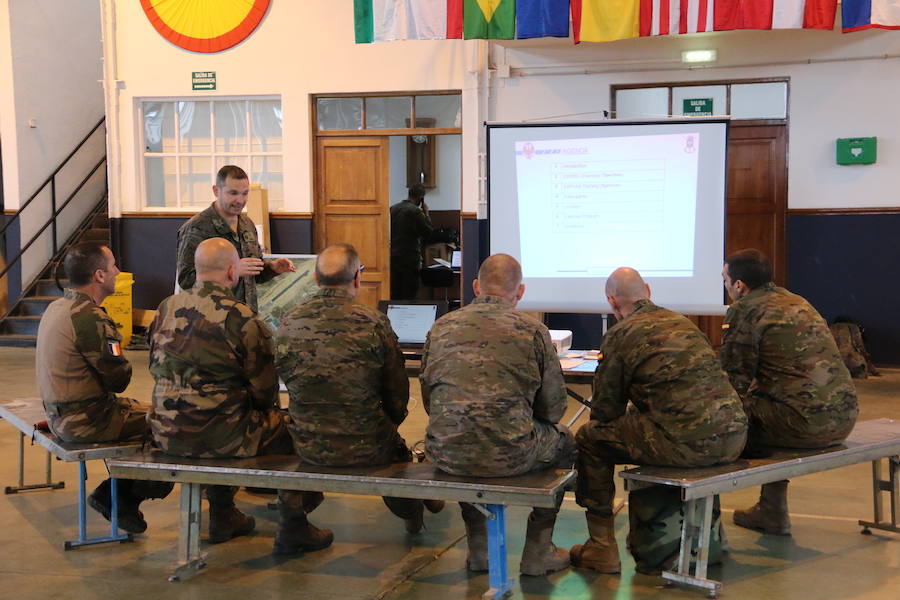 La Brigada Paracaidista lleva la pauta del ejercicio Lone Paratrooper 2019, en el que los paracaidistas de élite de España, Francia, Italia, EE.UU, Portugal, Holanda y Polonia se entrenan en el mejor escenario posible: la Academia Básica del Aire