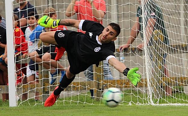Xabi Irureta, en un partido de pretemporada con la Cultural.
