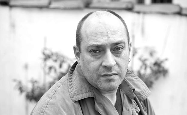 El escritor leonés Víctor M. Díez.