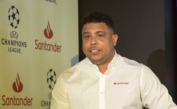 Ronaldo Nazario, durante el acto como embajador del Santander. 