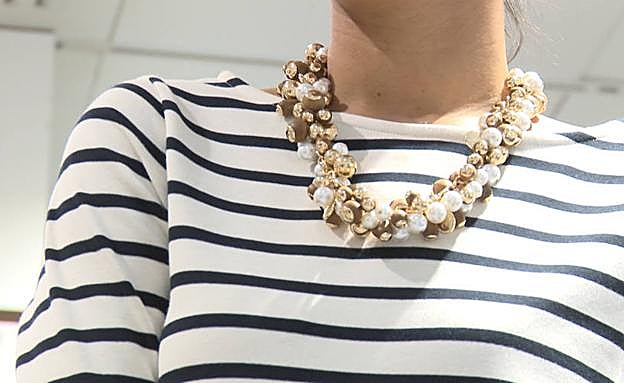 Imagen principal - Algunos de los complementos mostrados en la pasarela.