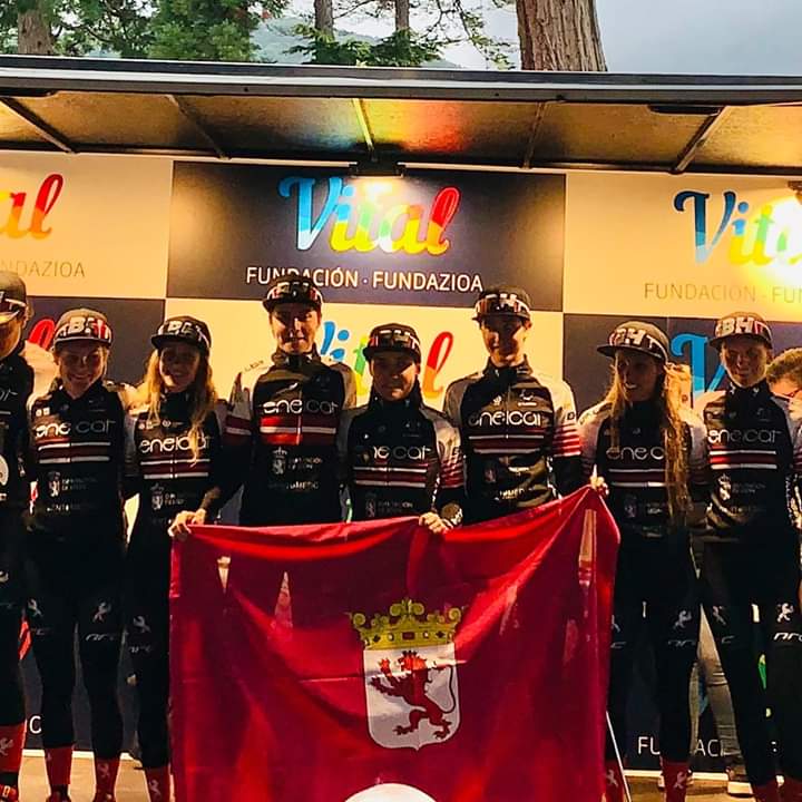 Fotos: Primera victoria del Eneicat Pecafer en la Vuelta a Álava