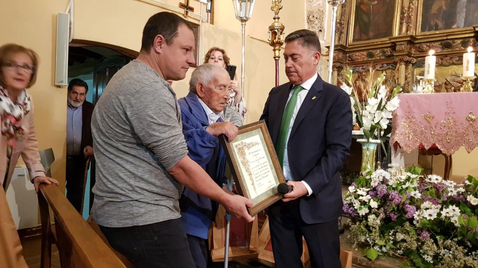 Fotos: Cuadros homenajea a sus mayores