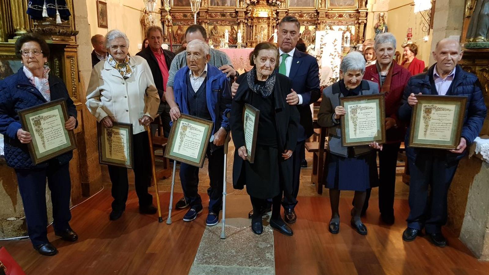 Fotos: Cuadros homenajea a sus mayores