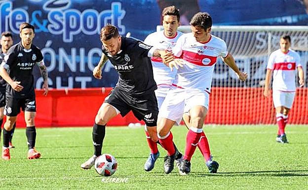 Dioni, en una acción del partido.