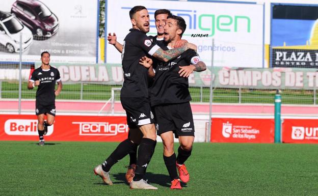 Sergio Marcos celebra su gol.