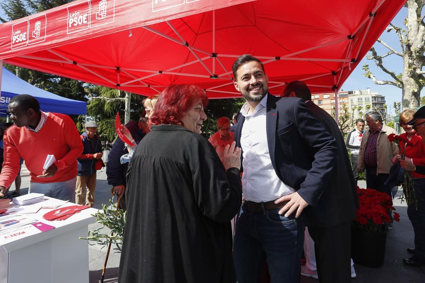 Fotos: La campaña se pelea en el Rastro