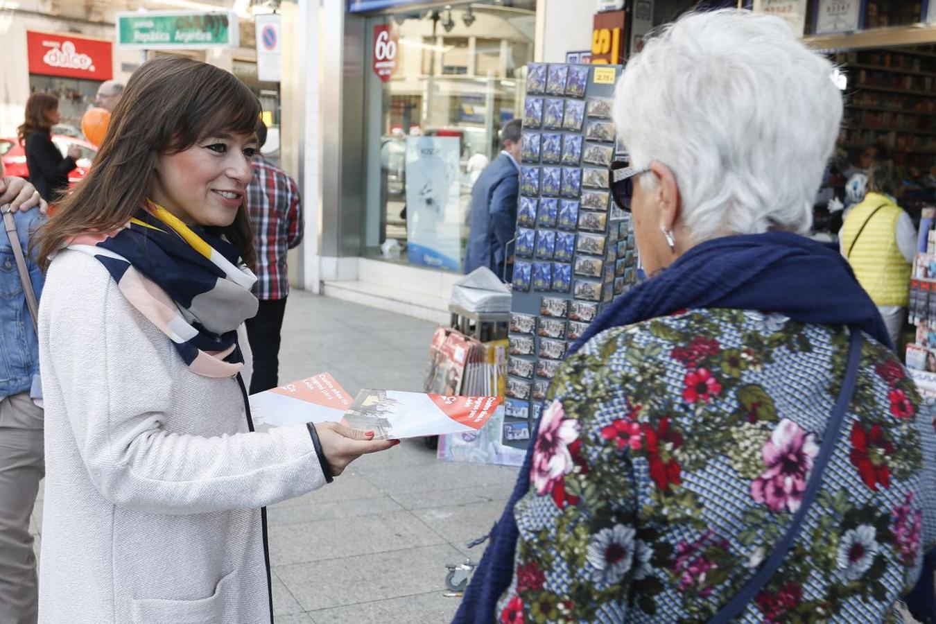 Fotos: La campaña se pelea en el Rastro