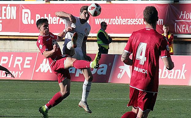 Iván González, en un partido con la Cultural. Es uno de los jugadores que acaba contrato.