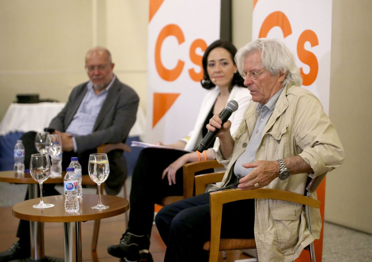 El candidato de Ciudadanos a la Presidencia de la Junta de Castilla y León, Francisco Igea, y el candidato de Ciudadanos al Parlamento Europeo, Javier Nart, participan en un encuentro ciudadano, en Ponferrada. Leticia Pérez