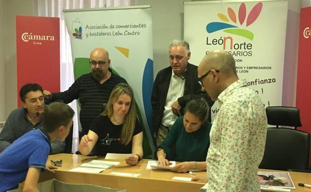 El Comercio de León Reparte más de 6.000 euros en Cheques por el Día de la Madre