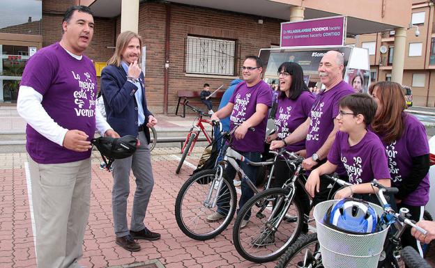 El secretario general de Podemos Castilla y León, Pablo Fernández, acude a Villaquilambre en un acto de campaña. 