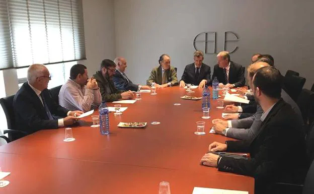 Reunión del candidato del PP con los responsables de la Fele. 