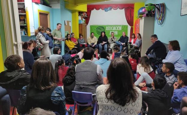 Encuentro en la sede de Auryn.