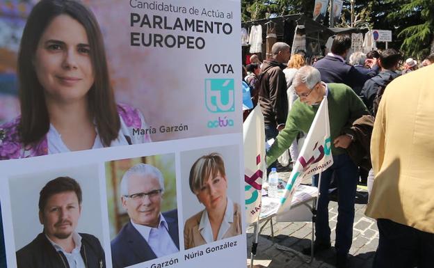 Galería. La campaña electoral llega al rastro.