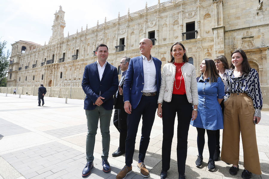 Fotos: La ministra de Turismo, Reyes Maroto, visita la plaza de San Marcos de León