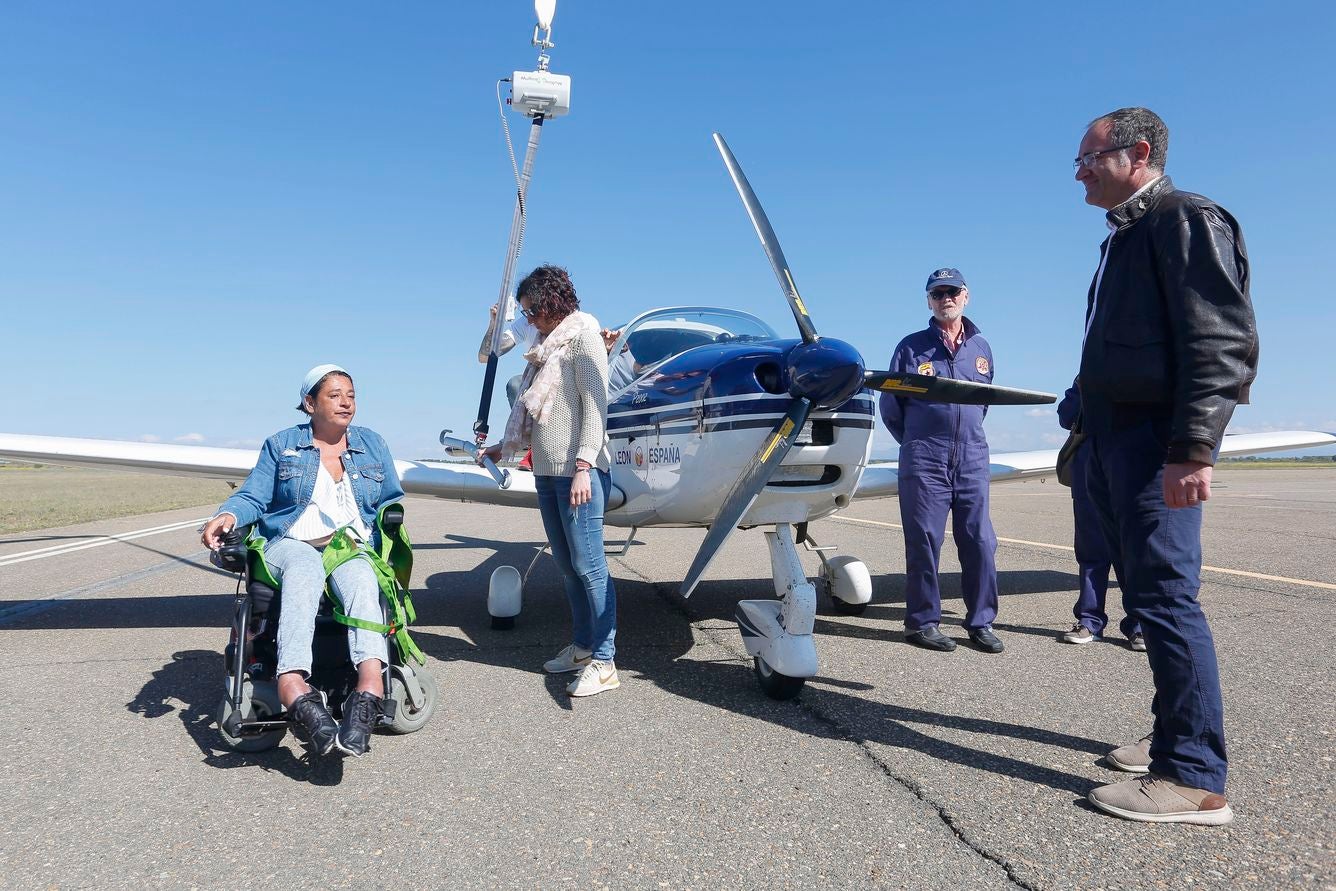 Cuarentena de personas con discapacidad, usuarias del CRE, disfrutan de vuelos en avioneta así como de una actividad de mototerapia | La delegada del Gobierno resalta la «plena inclusión» que permite el CRE de San Andrés en su IV Jornada de Vuelo Adaptado
