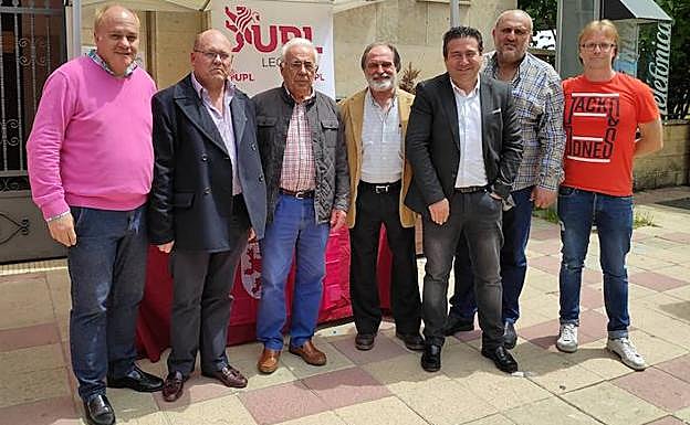 Luis Mariano Santos reivindica su trabajo en las Cortes en 'casa', en Cistierna