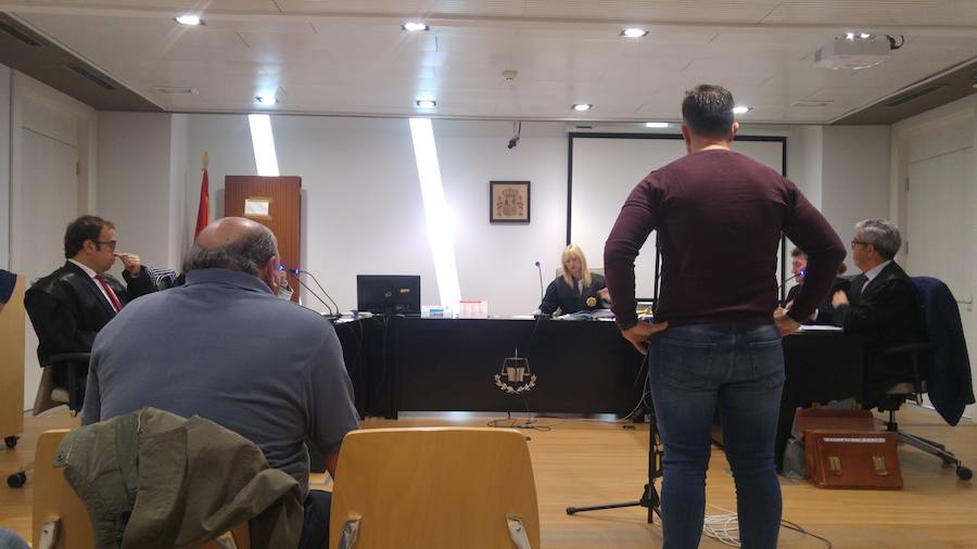 El acusado J. M. G., durante la declaración que realizó ayer en el Juzgado de lo Penal de Palencia.