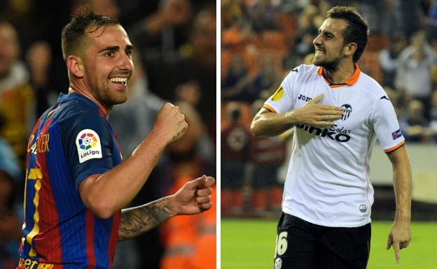 Paco Alcácer, con las camisetas del Barça y del Valencia.