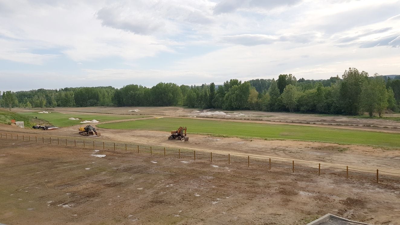 Abre al público el mayor centro deportivo del noroeste peninsular | Golf, campos de fútbol, pádel, gimnasio, salas de fisio y salas de pilates, boxeo e instalaciones ocio para dar cuerpo a un complejo que aún piensa en crecer