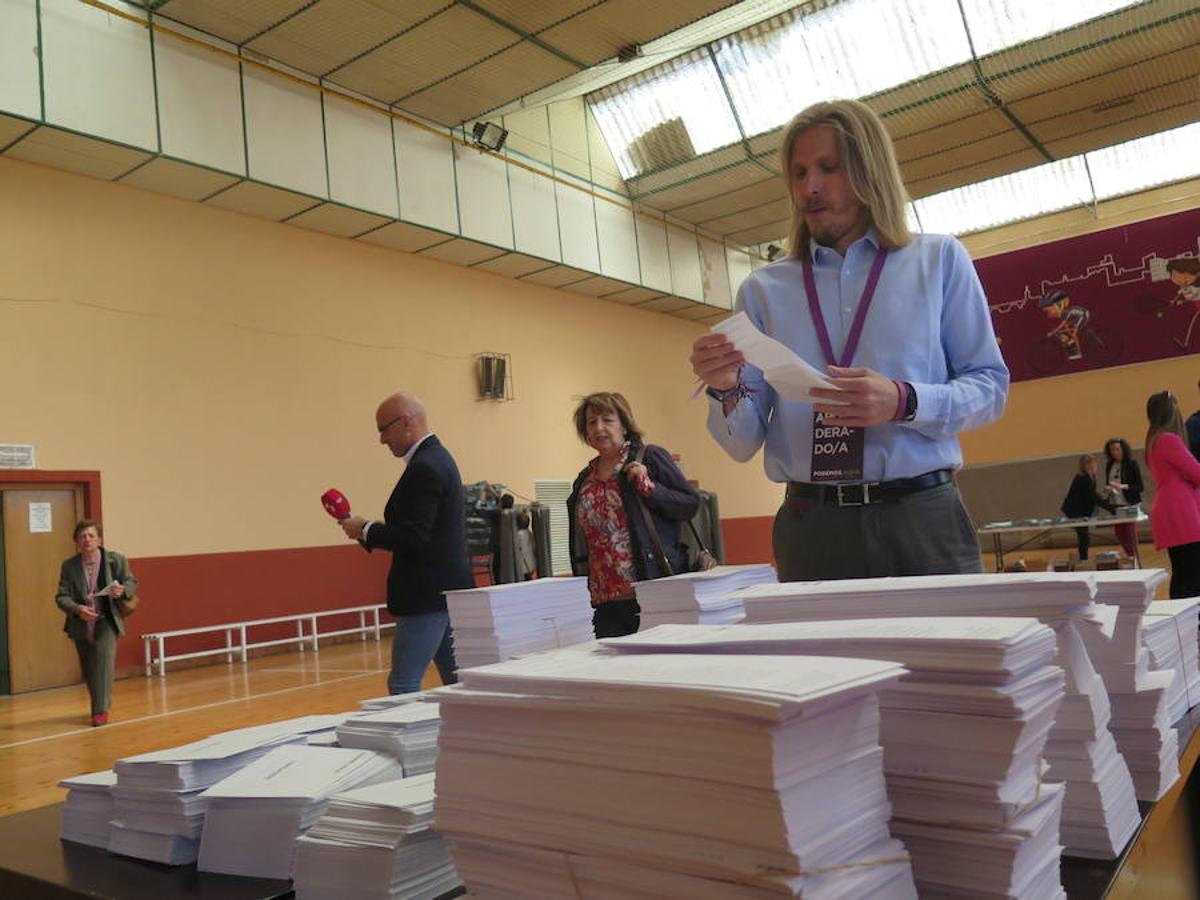 Cientos de colegios electorales han abierto sus puertas en toda la provincia para que los cais 400.000 electores leoneses puedan ejercer su voto en las elecciones municipales, autonómicas y europeas de este 26 de mayo