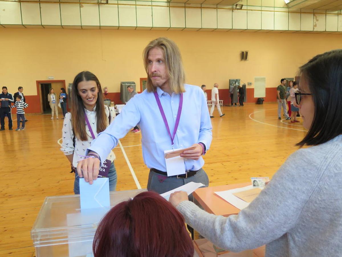 Cientos de colegios electorales han abierto sus puertas en toda la provincia para que los cais 400.000 electores leoneses puedan ejercer su voto en las elecciones municipales, autonómicas y europeas de este 26 de mayo