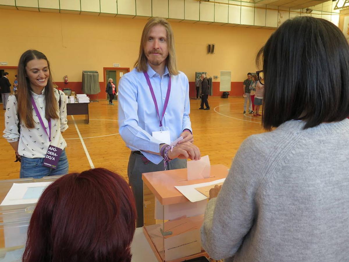 Cientos de colegios electorales han abierto sus puertas en toda la provincia para que los cais 400.000 electores leoneses puedan ejercer su voto en las elecciones municipales, autonómicas y europeas de este 26 de mayo