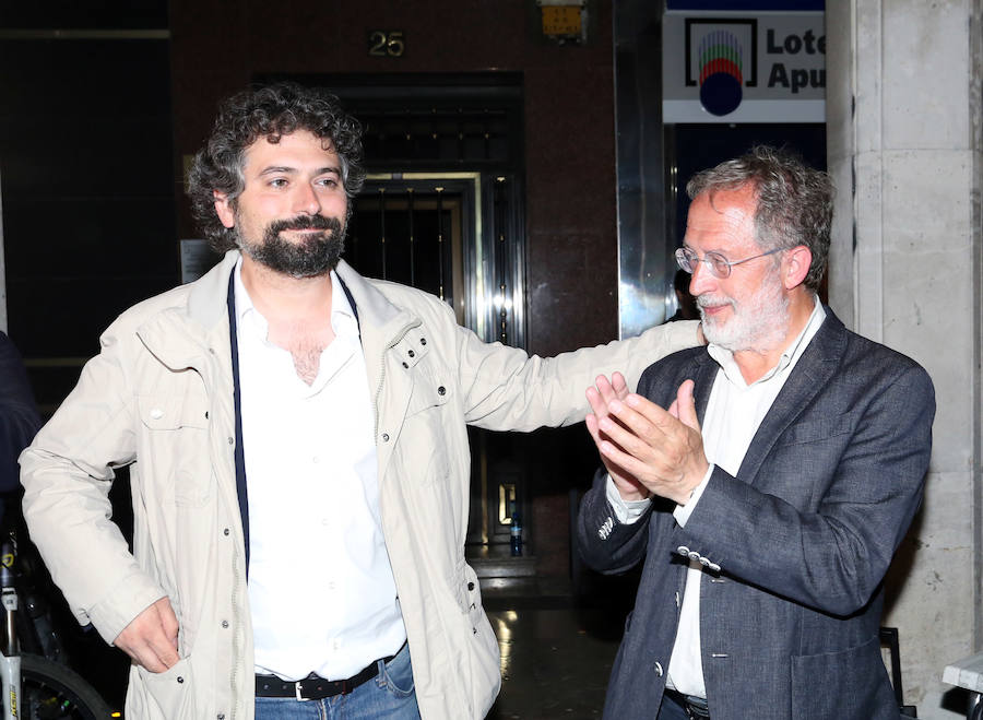 El coordinador autonómico de IU, José Sarrión, tras conocer los resultados electorales que dejan a su formación política fuera del Parlamento autonómico