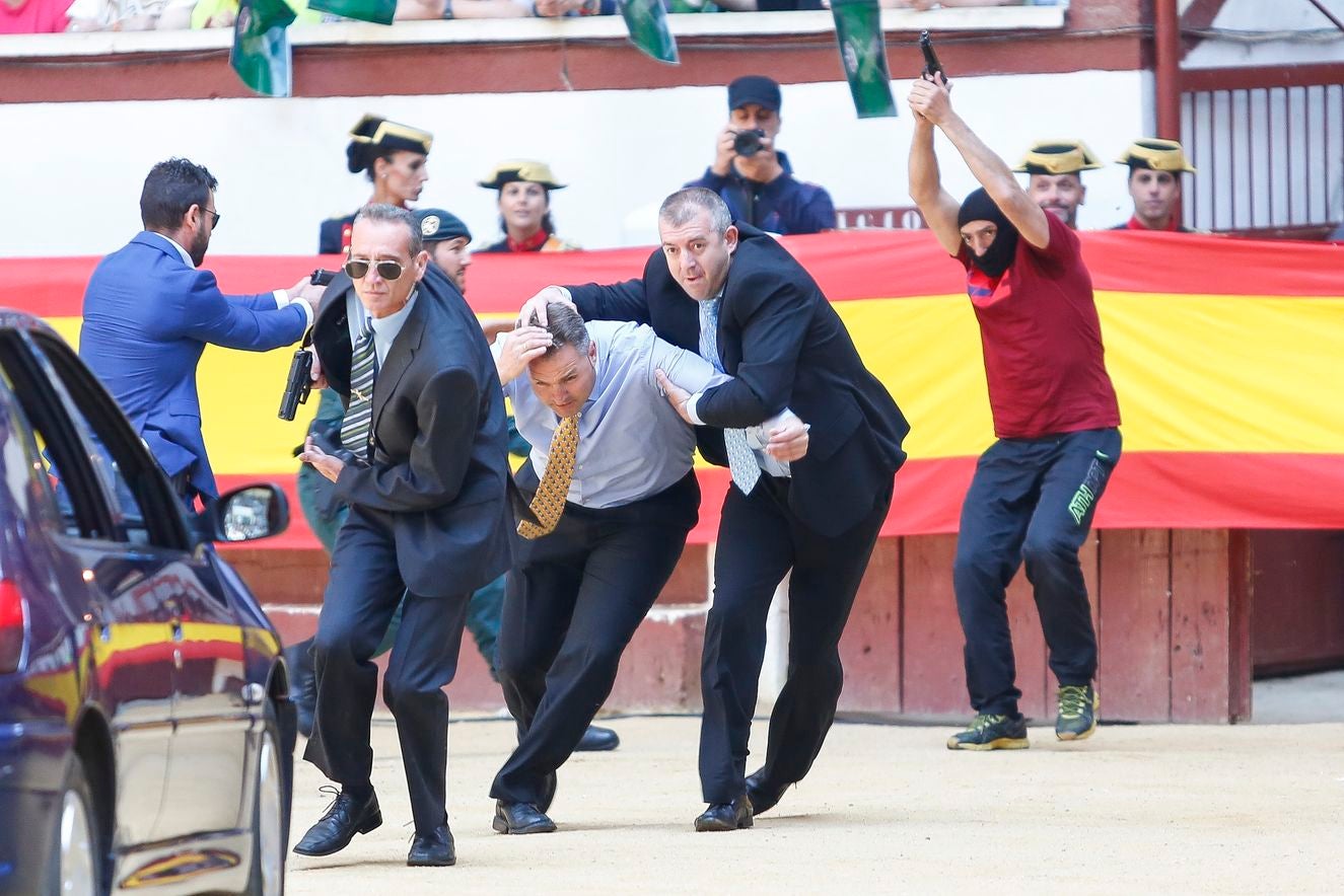 La delegada del Gobierno, Mercedes Martín, visita una exposición de las diversas unidades y especialidades con las que cuenta la Guardia Civil en la Comunidad Autónoma