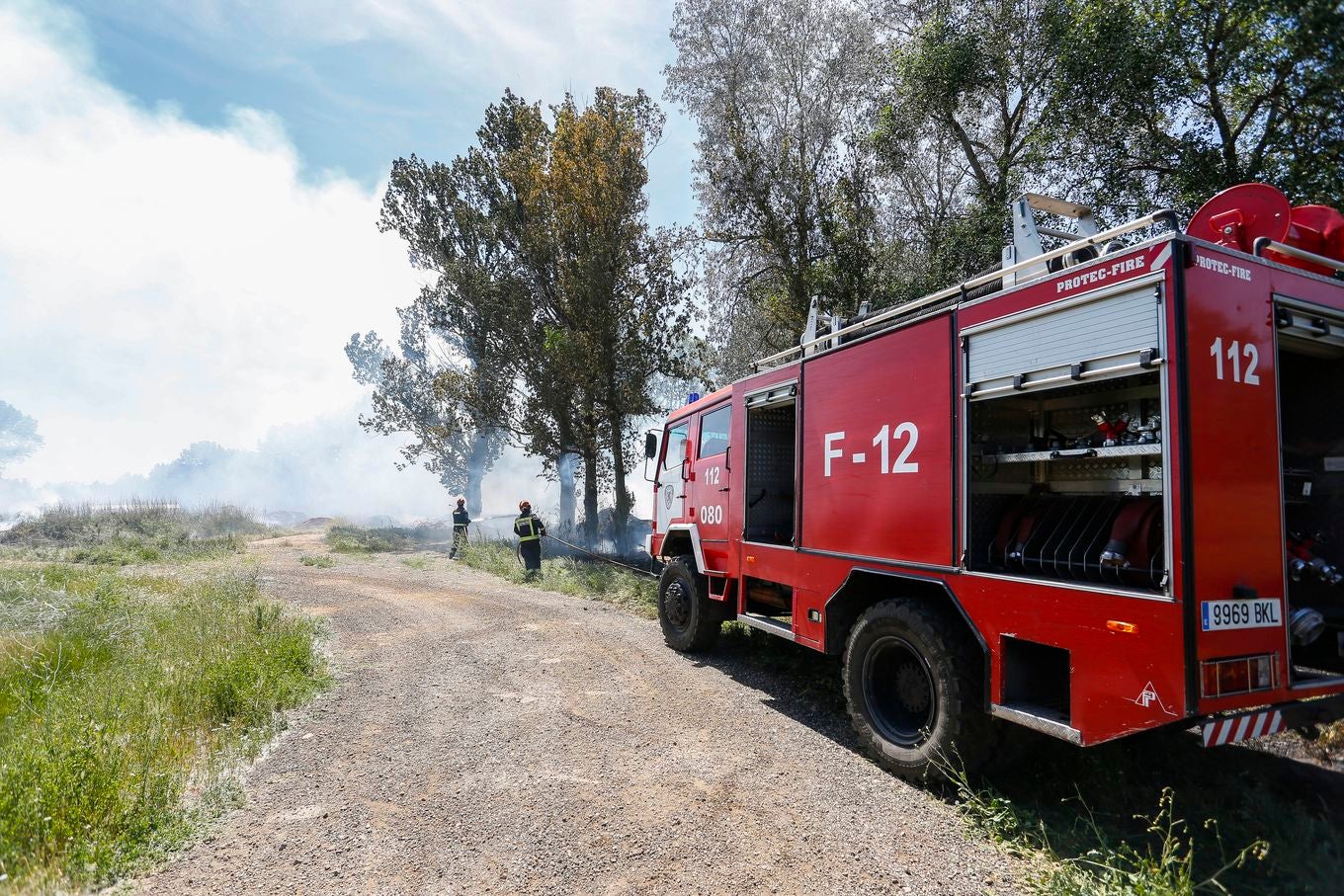 Un incendio en la base de Protección Civil de Villaquilambre obliga a intervenir a Bomberos