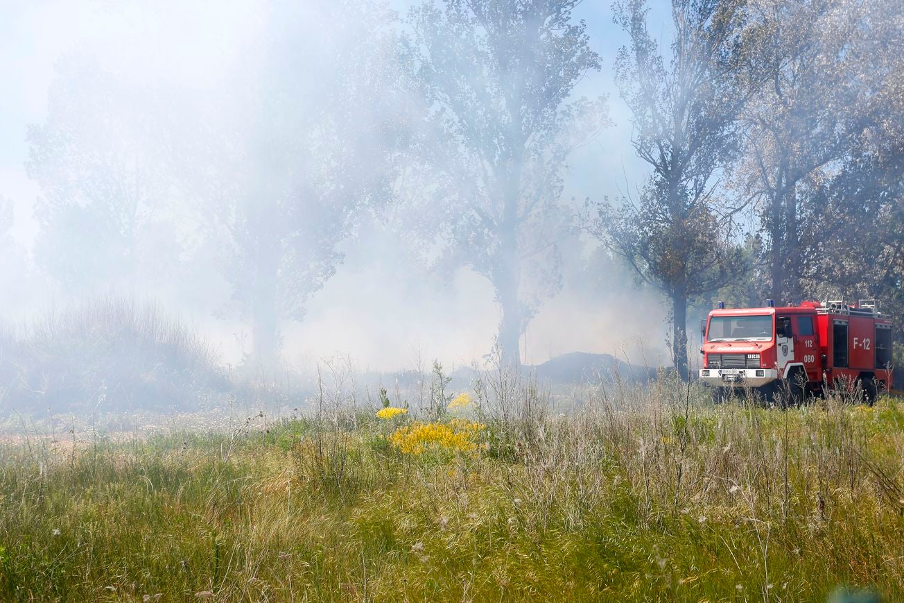 Un incendio en la base de Protección Civil de Villaquilambre obliga a intervenir a Bomberos