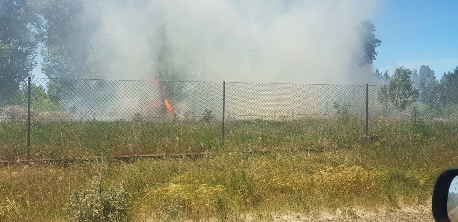 Un incendio en la base de Protección Civil de Villaquilambre obliga a intervenir a Bomberos