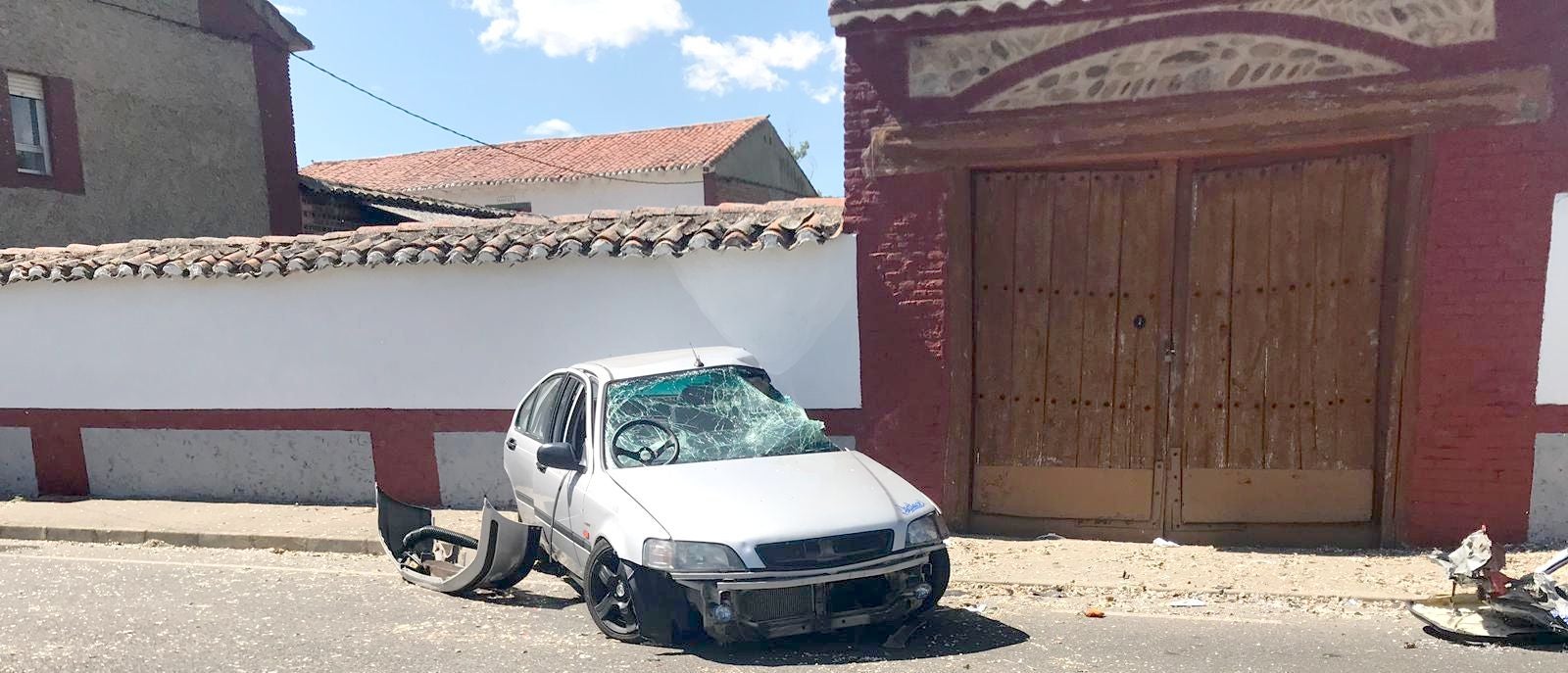 Equipos de Bomberos han tenido que actuar en el lugar | El accidente ha tenido lugar en la Avenida Paso de Villabalter